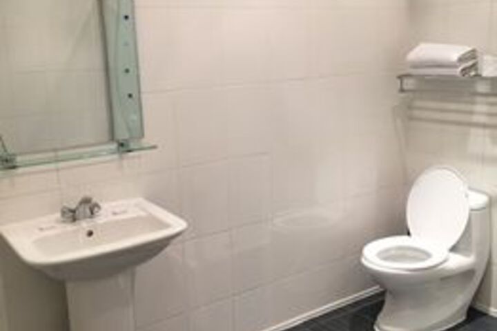 Room 4 of 28