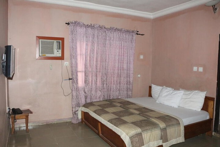 Room 12 of 24