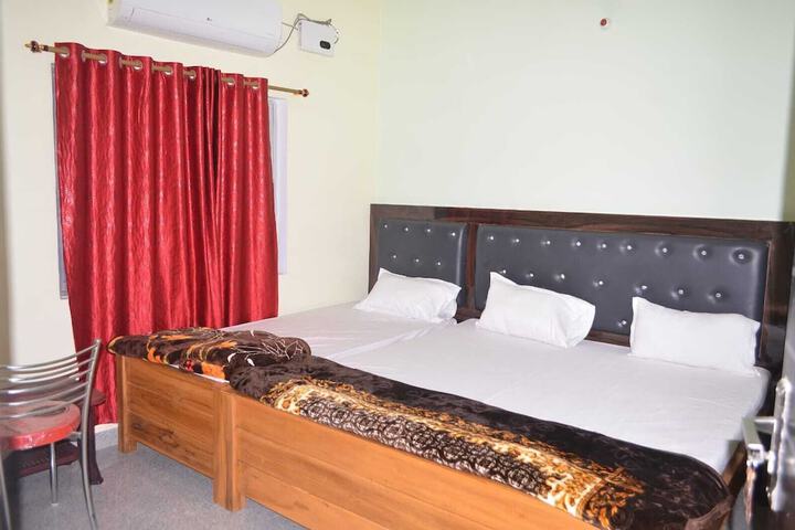 Room 4 of 13