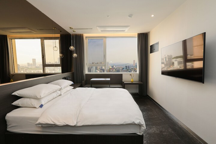 Room 4 of 59