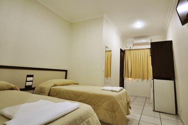 Room 5 of 12