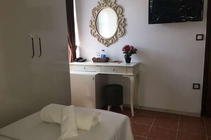Room 6 of 32