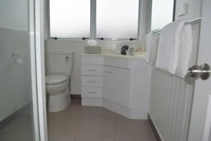 Room 6 of 8