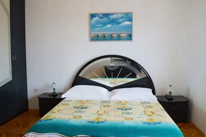 Room 2 of 18