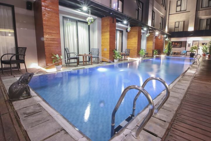 Hotel with Pool
