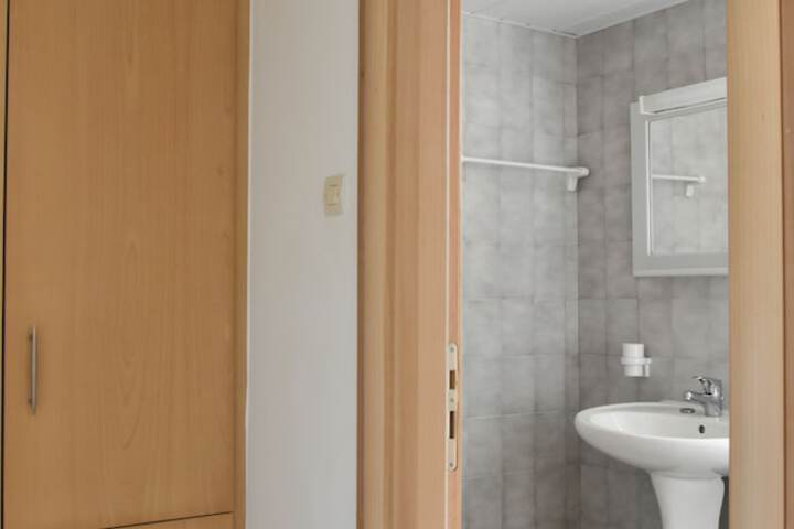 Room 33 of 50