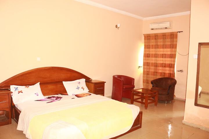Room 3 of 10