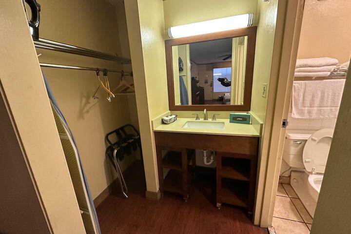 Room 47 of 86