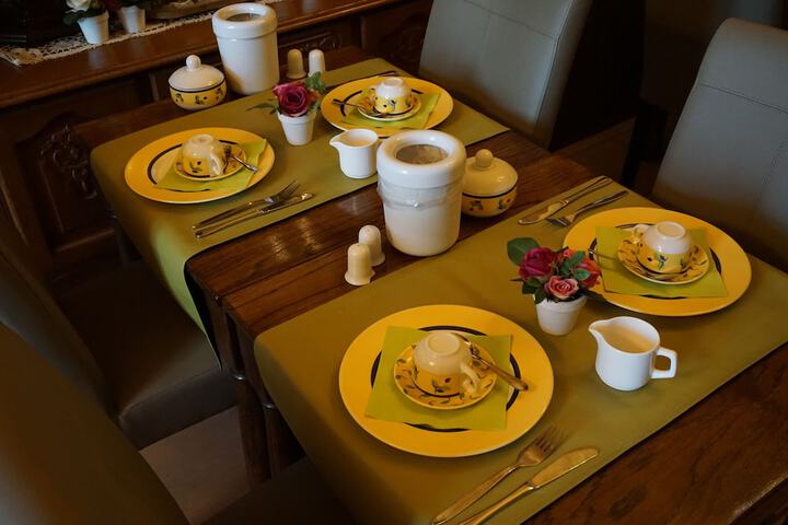 Breakfast/Coffee Service 90 of 112