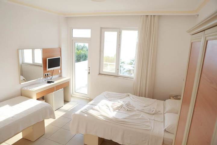 Room 9 of 19