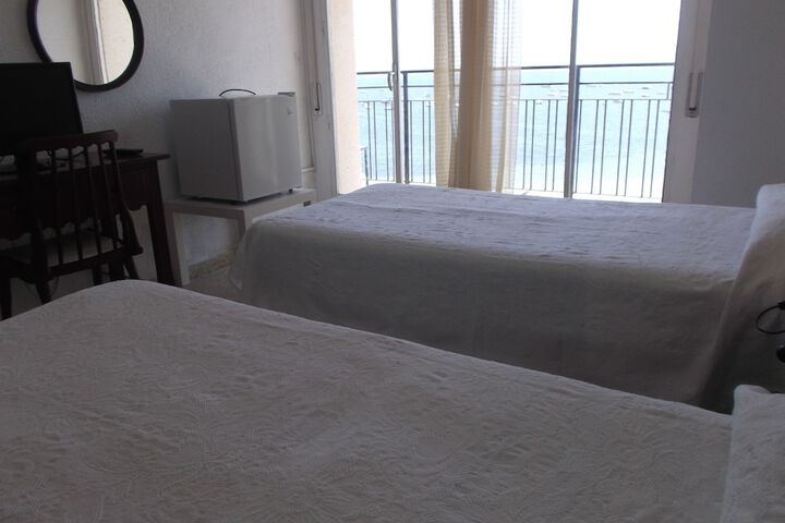 Room 12 of 34