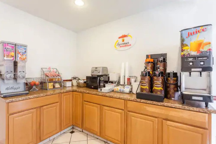 Breakfast area