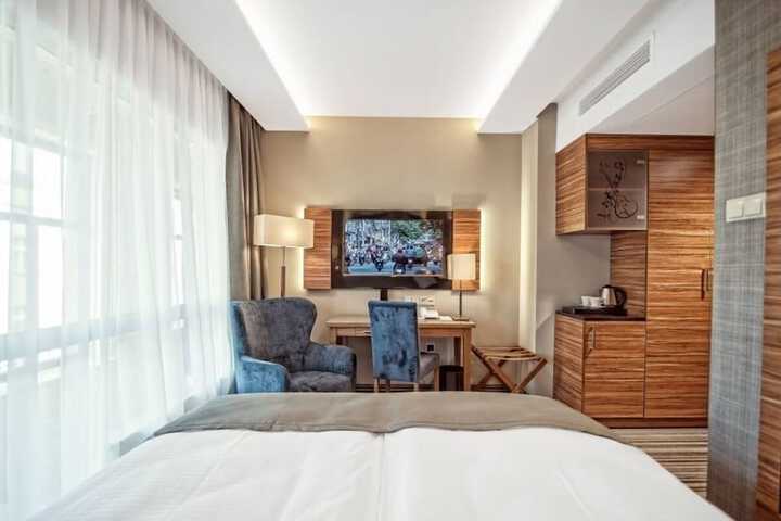Room 4 of 67