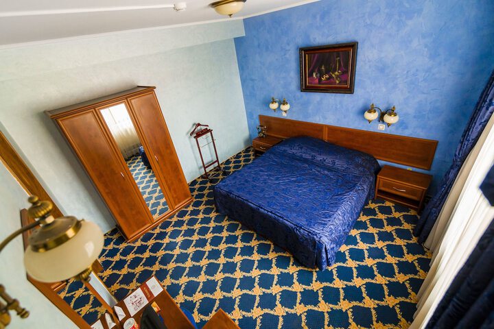 Room 11 of 78
