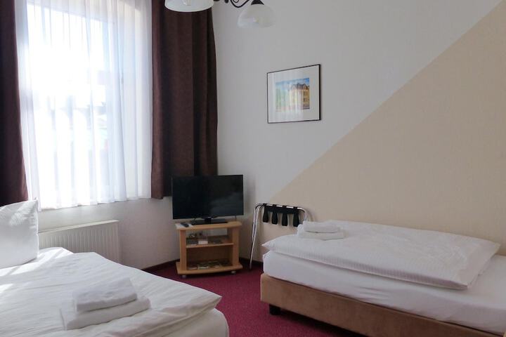 Room 25 of 47