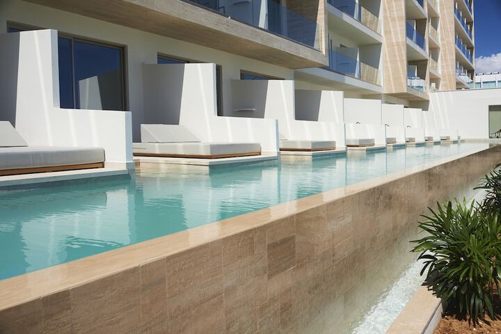 Pool 17 of 44