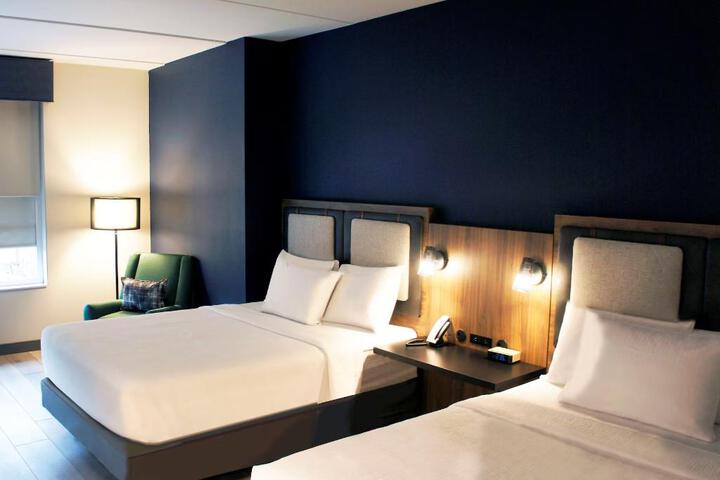 2 Queen Beds (3 of 6)