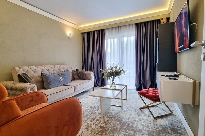 Room 30 of 104