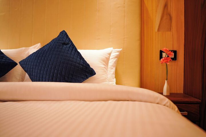 Room 10 of 33