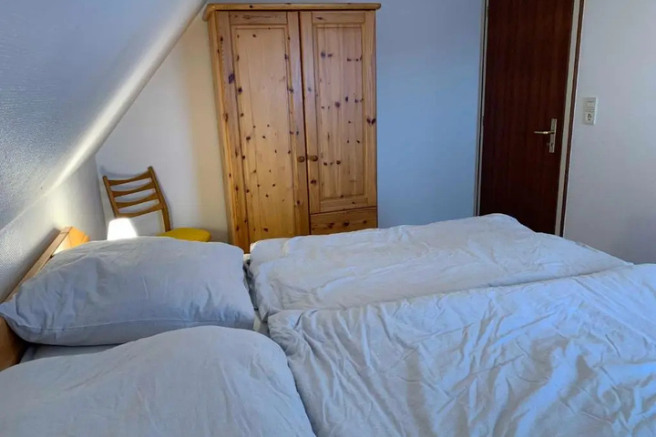 Room 3 of 16