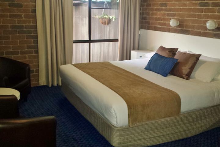 Room 4 of 61