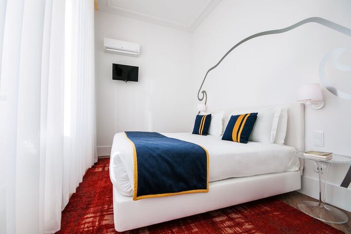 Room 17 of 76