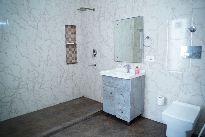 Room 8 of 8