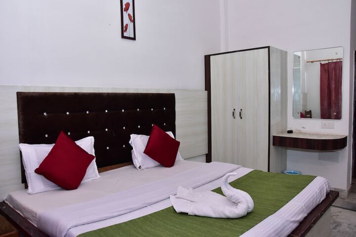 Room 25 of 63