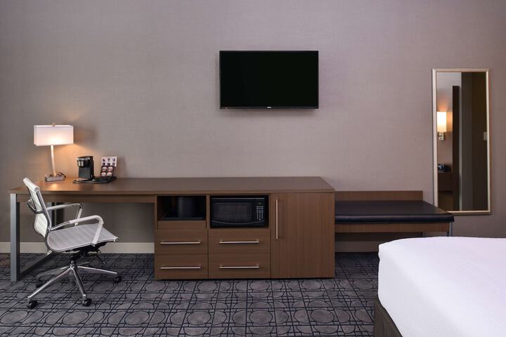 1 King Bed Sofa Bed Microwave and Refrigerator WiFi Full Breakfast (1 of 19)