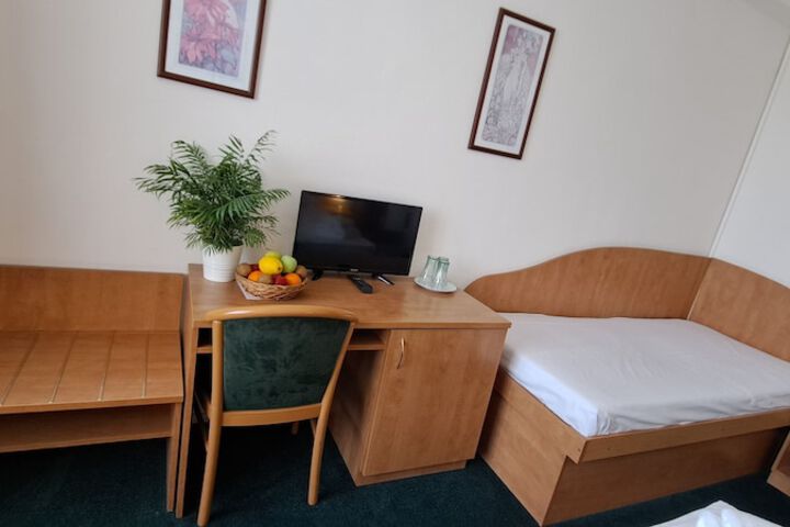 Room 10 of 51