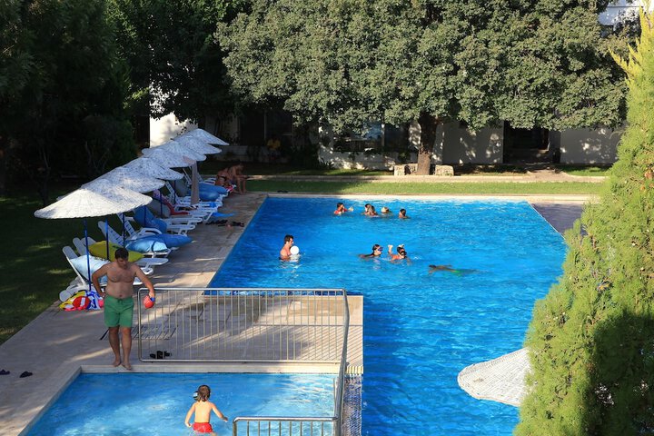 Hotel Pool