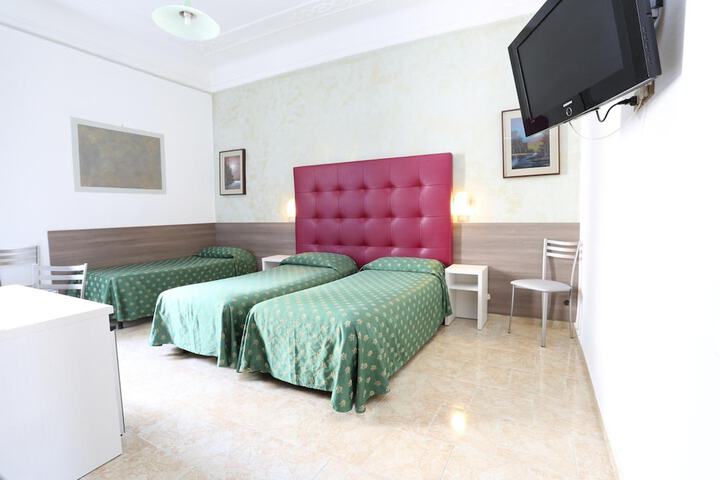 Room 13 of 34