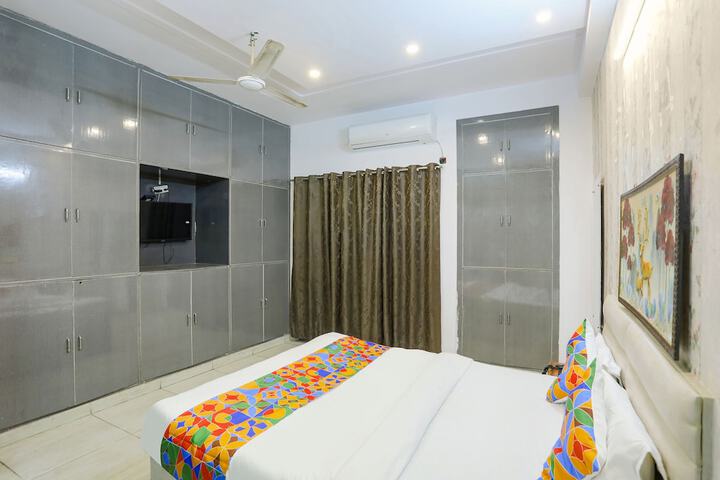 Room 12 of 30