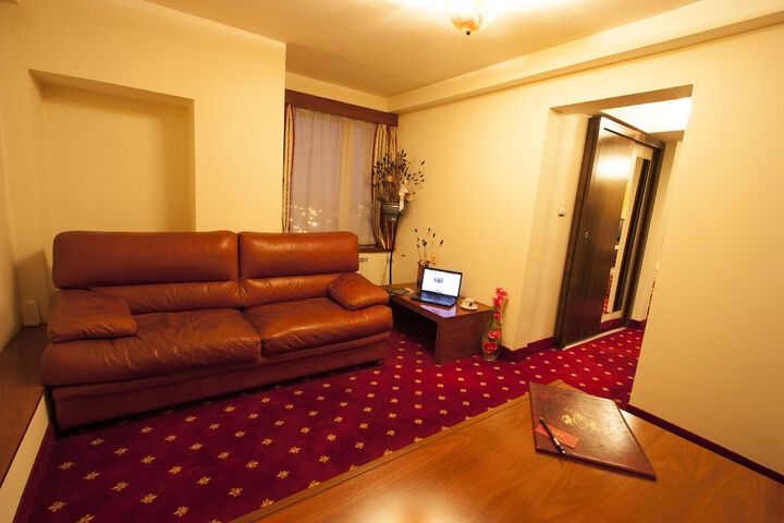 Room 12 of 34