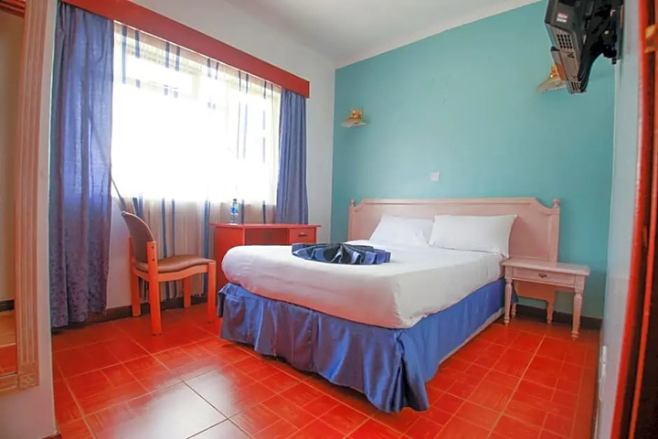 Room 5 of 10