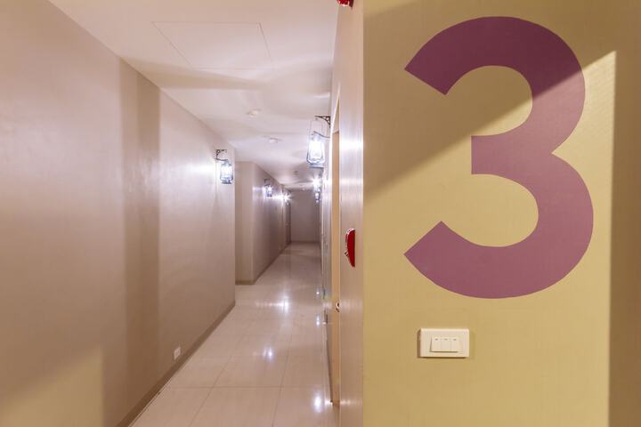 Ballroom/Hall 51 of 65