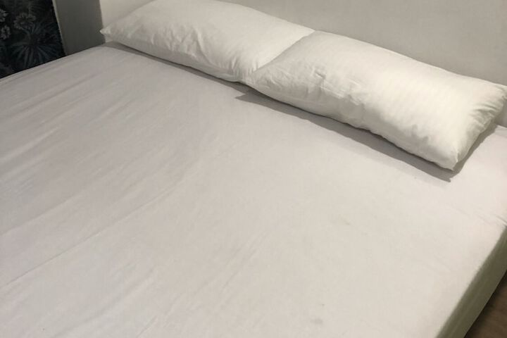 Room 11 of 28