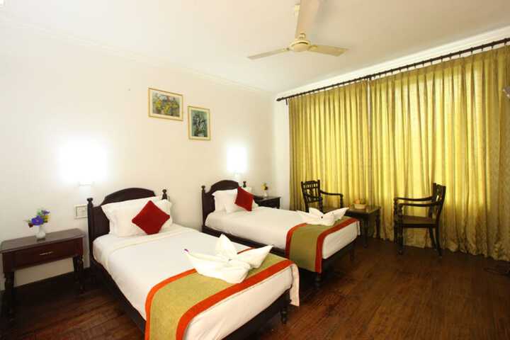 Room 4 of 33