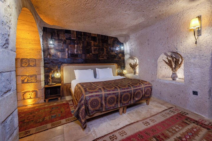 Room 28 of 77