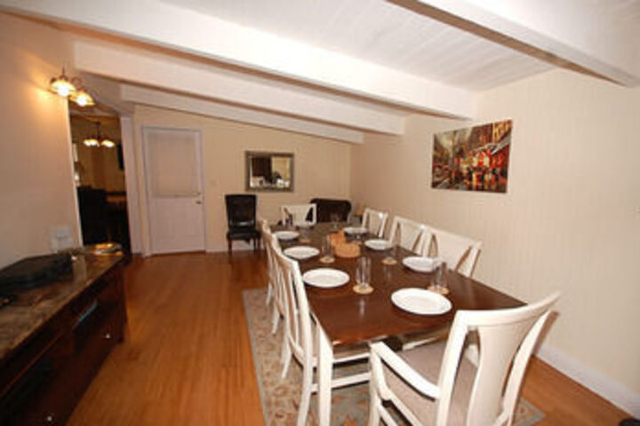 Room 4 of 7