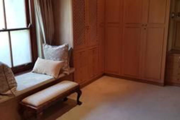 Room 13 of 27