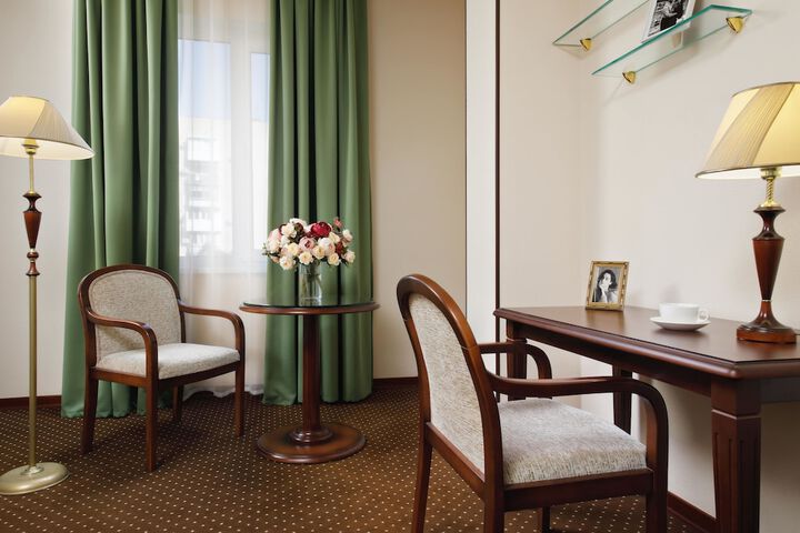 Room 6 of 31