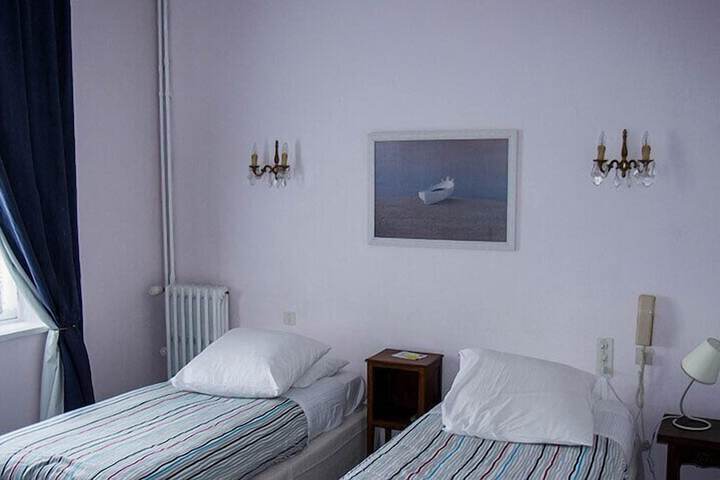 Room 3 of 28