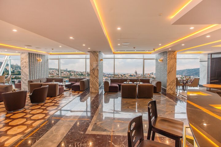 Lounge 118 of 156