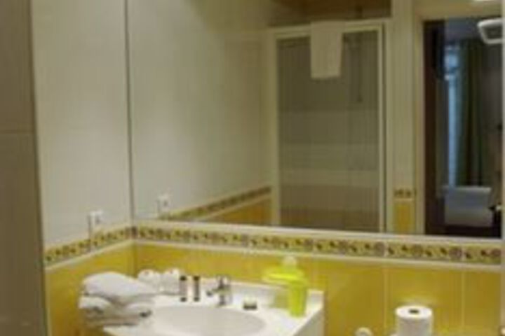 Room 6 of 22