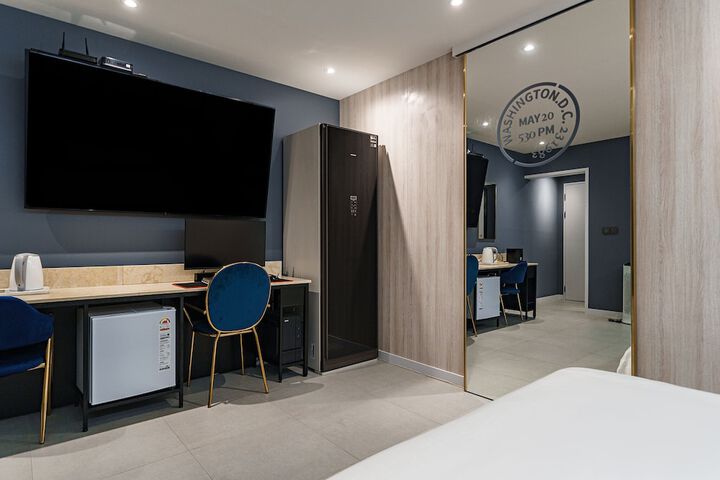 Room 11 of 26