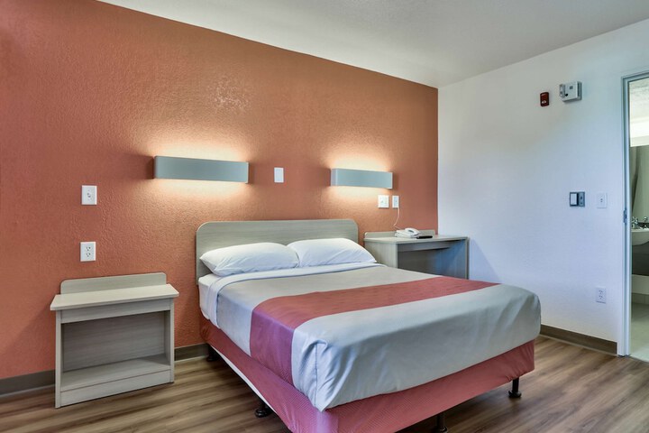 Room 6 of 45