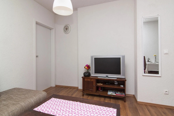 Room 4 of 15
