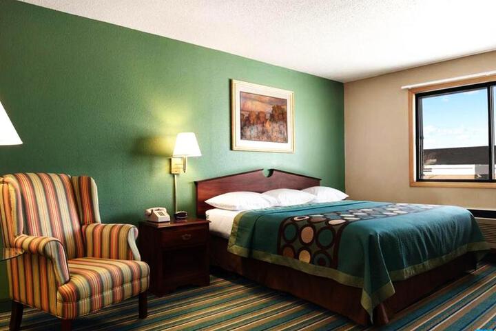 1 King Bed (1 of 17)