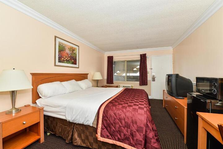 1 King Bed (8 of 11)